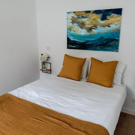 Apartament Ajuda - *